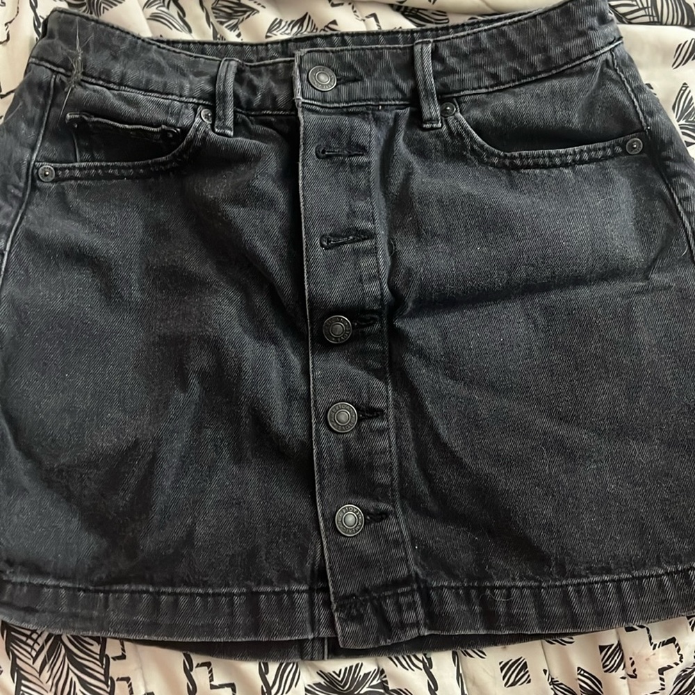 black skirt size 4